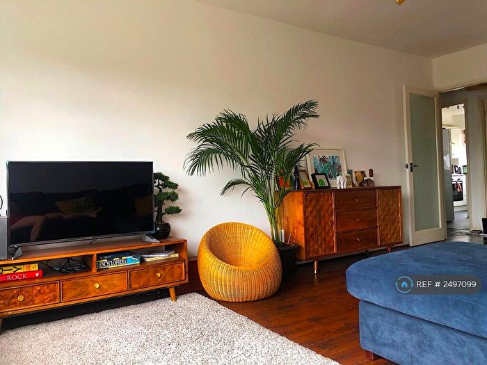 2 Bedroom Flat To Rent In Woodlands, London, E11