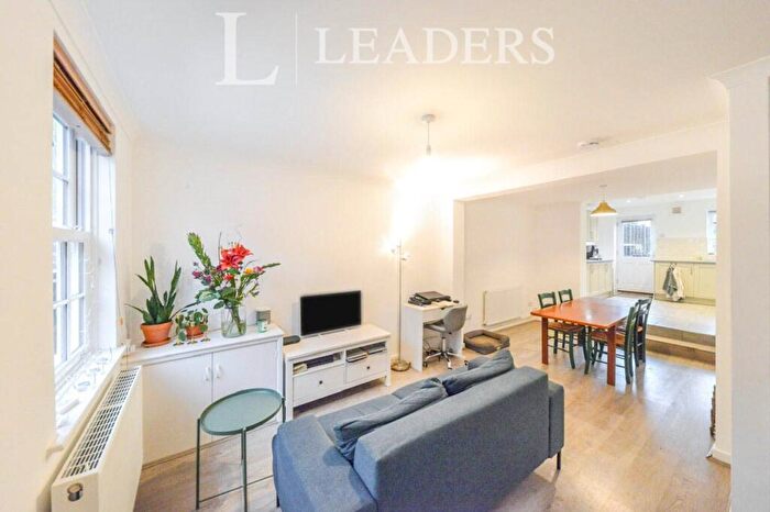 2 Bedroom Terraced House To Rent In College Place, AL3