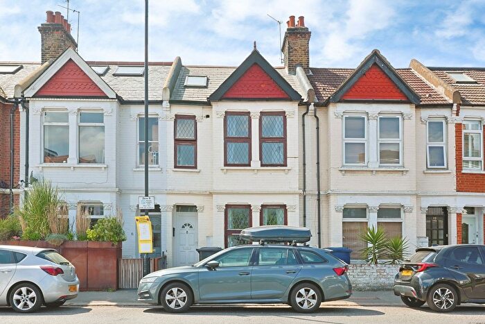3 Bedroom Flat To Rent In Bollo Lane, Chiswick, W4