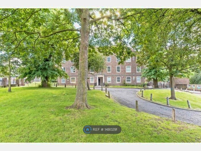 3 Bedroom Maisonette To Rent In Bertrand House, London, SW16