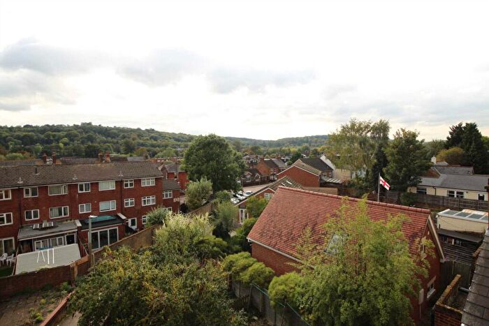 2 Bedroom Apartment To Rent In Boxmoor Village, HP1