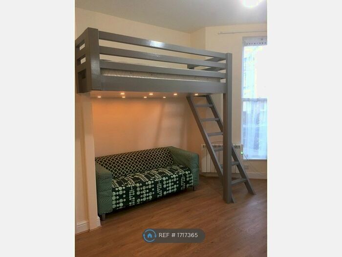 Studio To Rent In Gloucester Drive, London, N4