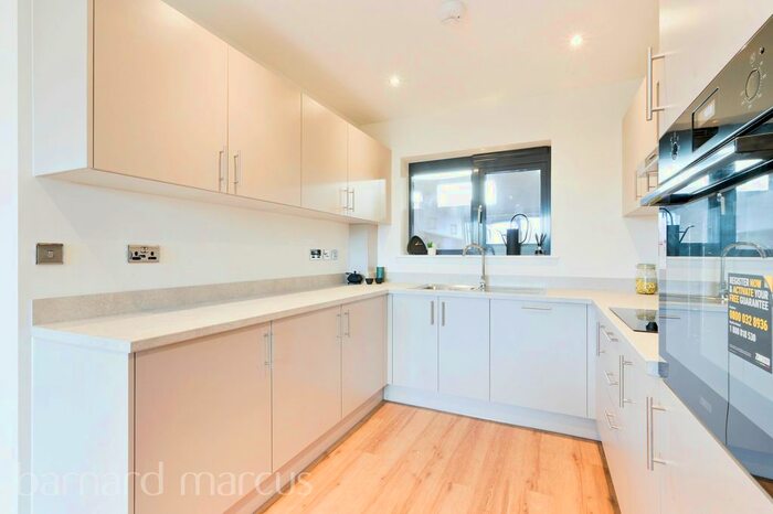 2 Bedroom Flat To Rent In Upper High Street, Epsom, KT17