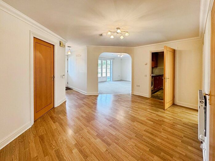 3 Bedroom Apartment For Sale In London Road, Avalon Court London Road, SN8