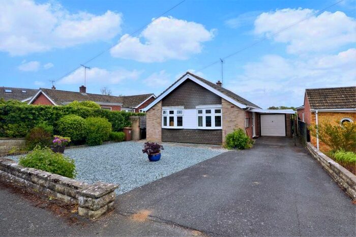 3 Bedroom Detached Bungalow For Sale In Cedar Crescent, Thame, OX9