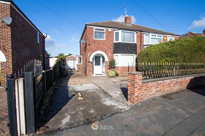 3 Bedroom Semi Detached House For Sale In St Oswalds Drive, Edenthorpe, Doncaster, DN3