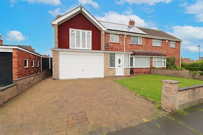 5 Bedroom Semi-Detached House For Sale In Stardale Avenue, Blyth, NE24