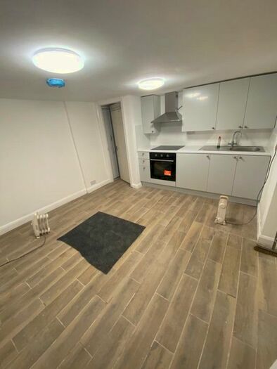 2 Bedroom Property To Rent In Upper Clapton Road, London, E5
