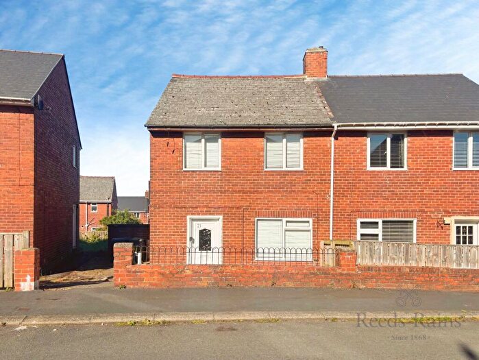 3 Bedroom Semi-Detached House To Rent In Metcalfe Road, Consett, Durham, DH8