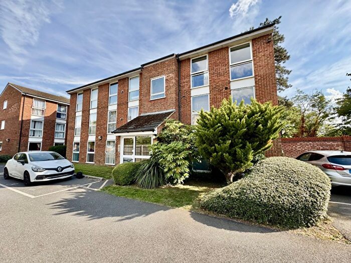 2 Bedroom Flat For Sale In Watersplash Court, Thamesdale, London Colney, St. Albans, Hertfordshire, AL2