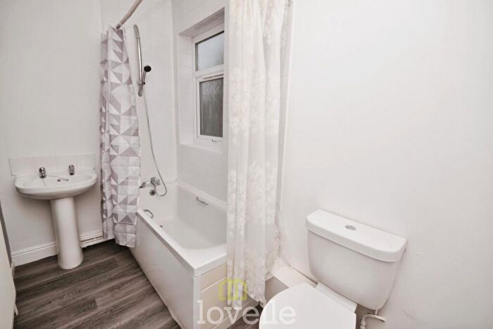 3 Bedroom Terraced House For Sale In Poplar Road, Cleethorpes, DN35
