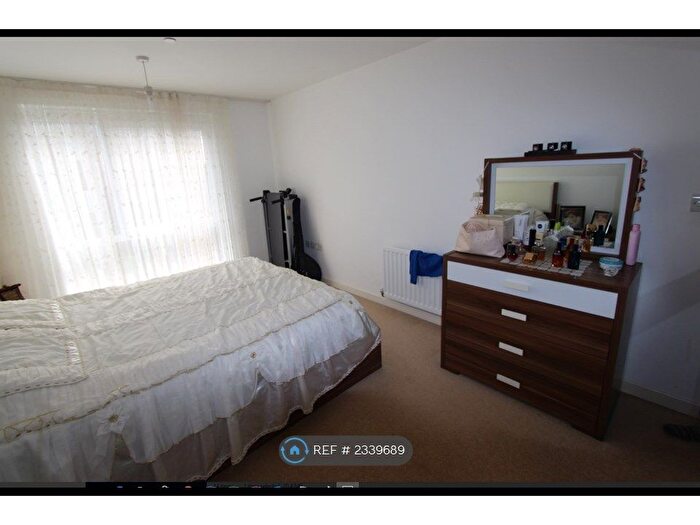 2 Bedroom Flat To Rent In Dunn Street, London, E8
