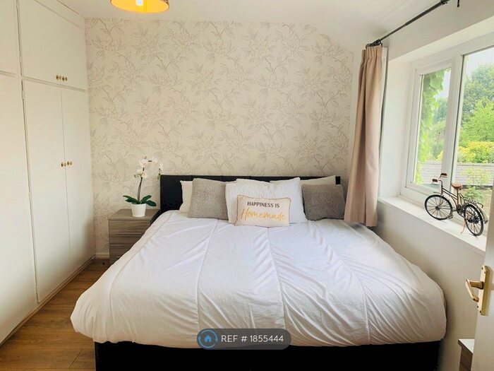 4 Bedroom Semi-Detached House To Rent In Long Reach Road, Cambridge, CB4