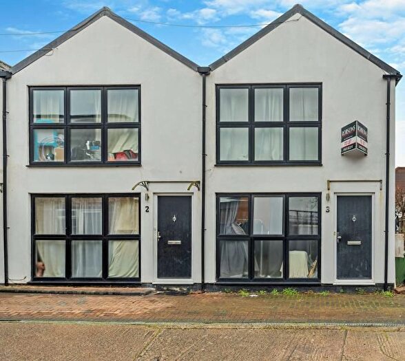 Studio To Rent In High Street, Northwood, HA6