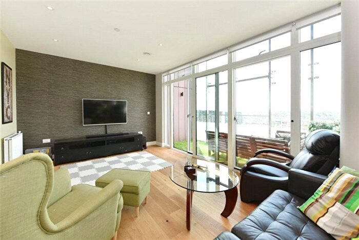 3 Bedroom Flat To Rent In Hugero Point, Rennie Street, London, SE10