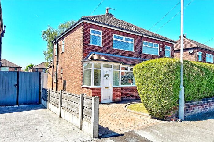 3 Bedroom Semi Detached House For Sale In Kenwick Drive, New Moston, Manchester, Greater Manchester, M40
