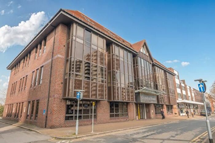 2 Bedroom Flat For Sale In Staines Road West, Sunbury-On-Thames, TW16