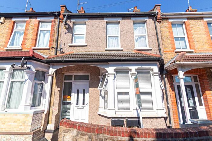 1 Bedroom Flat For Sale In Northview Drive, Westcliff-On-Sea, SS0