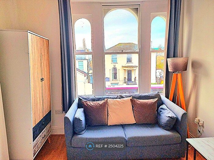 1 Bedroom Flat To Rent In Grove Road, London, E3