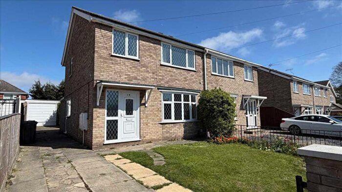 3 Bedroom Semi-Detached House For Sale In Gedney Close, Grimsby, DN37