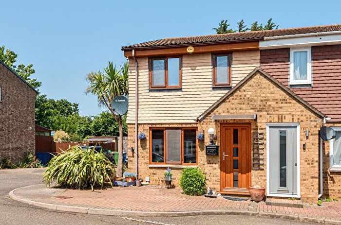 3 Bedroom End Of Terrace House For Sale In St. Pauls Place, Aveley, South Ockendon, Essex, RM15
