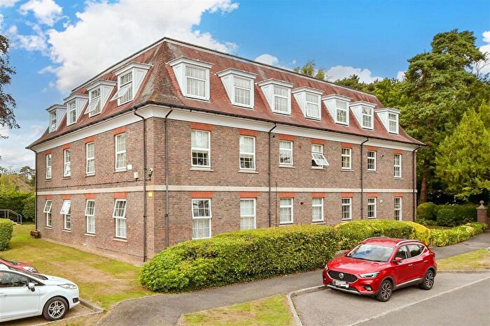 2 Bedroom Flat For Sale In Guildford Road, Horsham, West Sussex, RH12