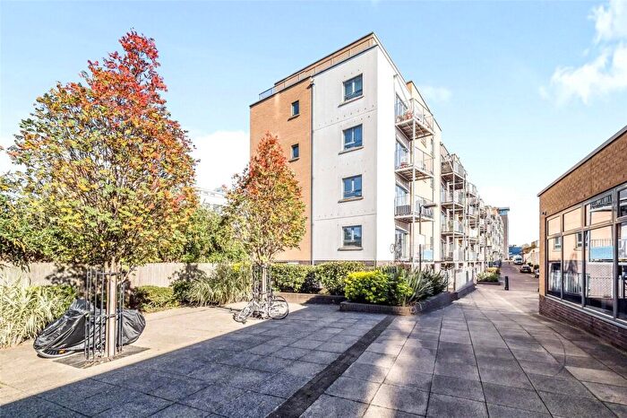 2 Bedroom Flat For Sale In Grove Crescent Road, London, E15