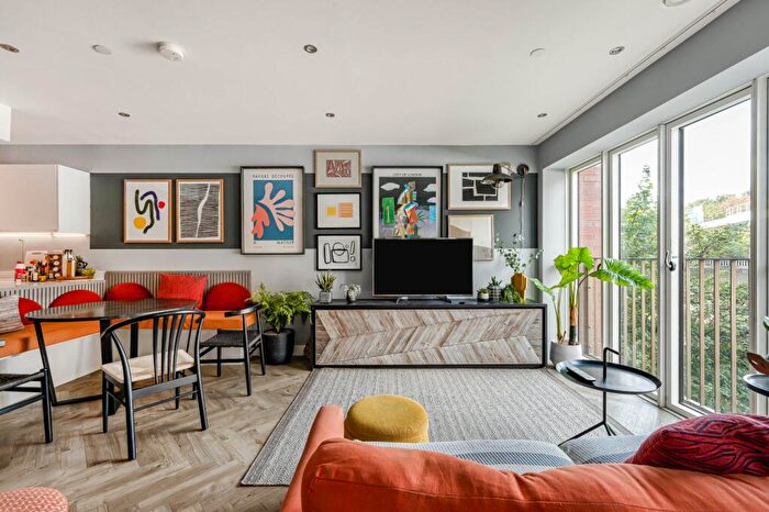 3 Bedroom Apartment For Sale In Monkwood Way, London, E3