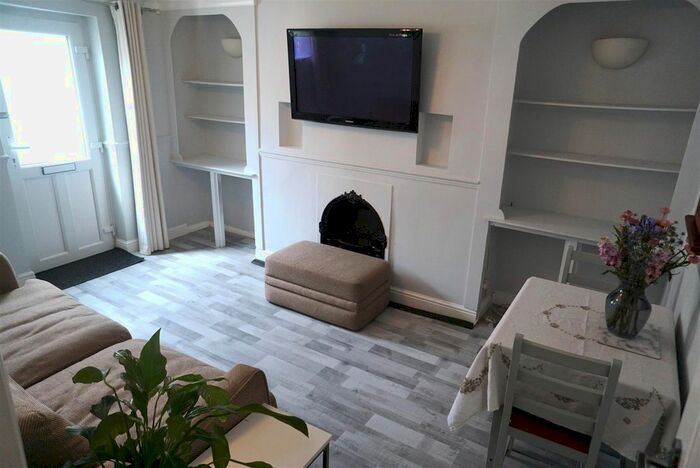 1 Bedroom Flat To Rent In Pier Road, Northfleet, Gravesend, DA11