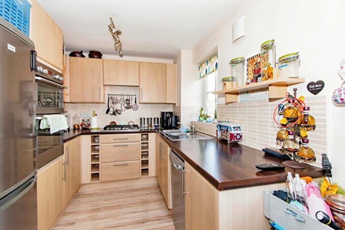 3 Bedroom Town House For Sale In Greenacre Way, Shaftesbury, SP7
