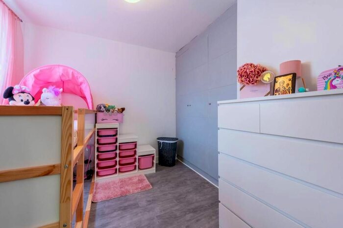 1 Bedroom Flat To Rent In High Street, Sutton, Surrey, SM1