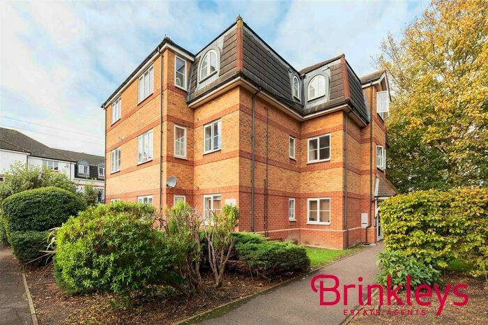 2 Bedroom Flat To Rent In Buckleigh House, Chaucer Way, Wimbledon, SW19