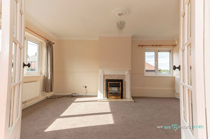 2 Bedroom Flat To Rent In Greno Crescent, Grenoside, Sheffield, South Yorkshire, S35