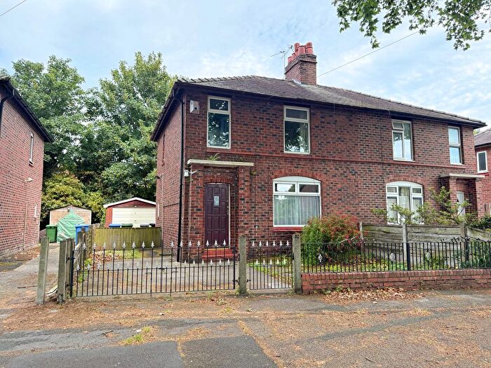 3 Bedroom Semi-detached House For Sale In Hulme Road, Sale, M33