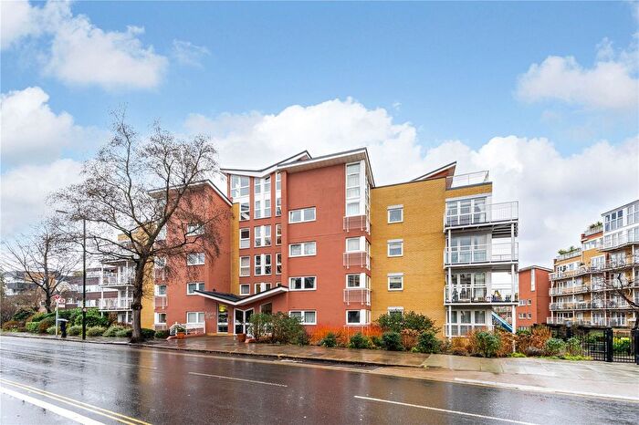 3 Bedroom Flat For Sale In Twickenham Road, Teddington, TW11