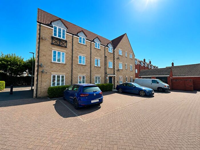 2 Bedroom Flat For Sale In Hawks Rise, Yeovil, BA22