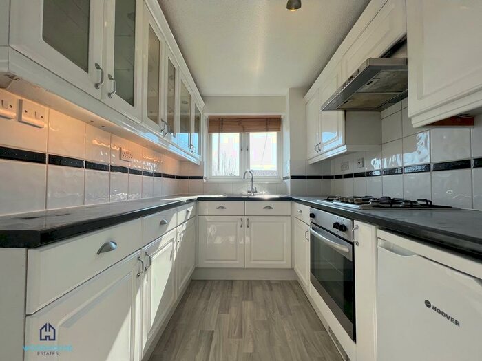 1 Bedroom Flat To Rent In Poplar Grove, London, N11