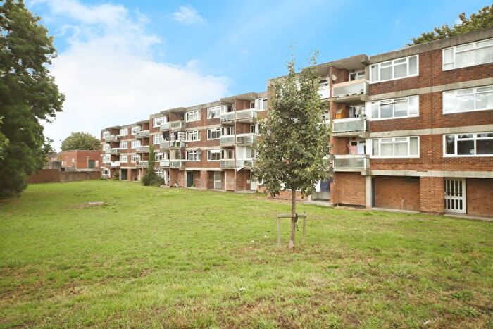 2 Bedroom Flat For Sale In Saltlands Avenue, Bridgwater, TA6