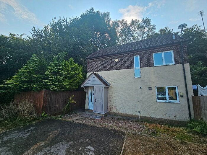 2 Bedroom Detached House To Rent In Forsythia Walk, Banbury, OX16
