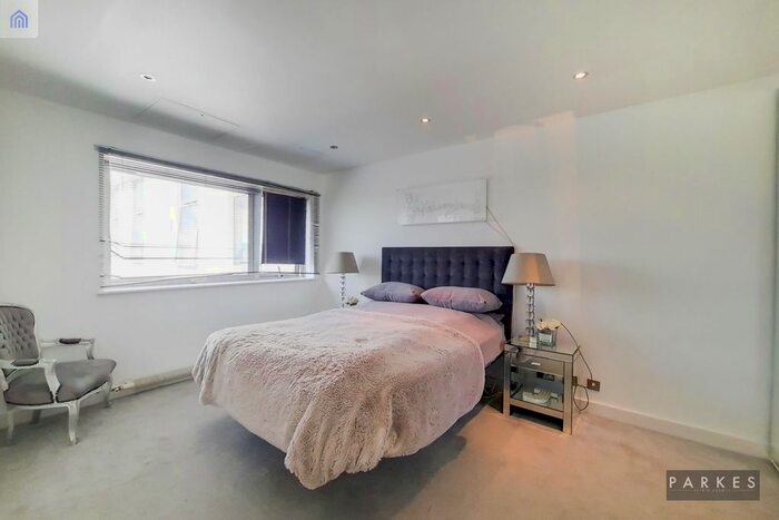 3 Bedroom Flat To Rent In Peterborough Road, Hammersmith, London, SW6