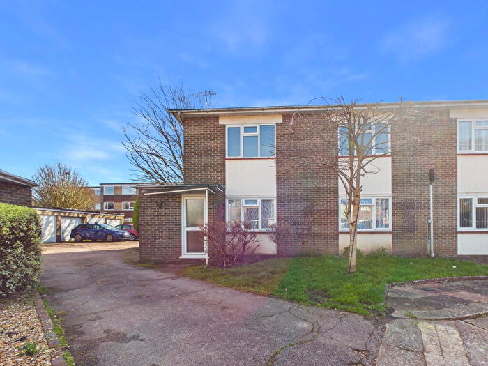 2 Bedroom Flat For Sale In Willow Court, Grand Avenue, Worthing, BN11
