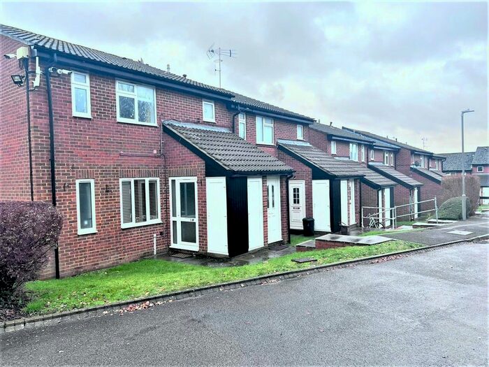 1 Bedroom Flat To Rent In Bevelwood Gardens, High Wycombe, HP12