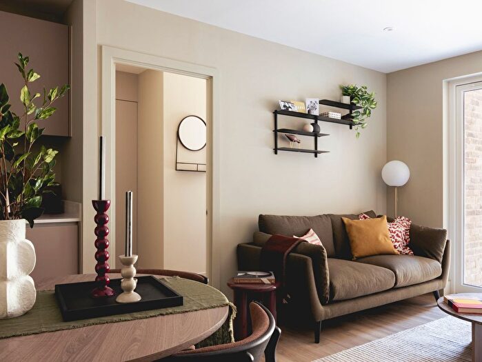 2 Bedroom Flat To Rent In Momento, Staines, TW18