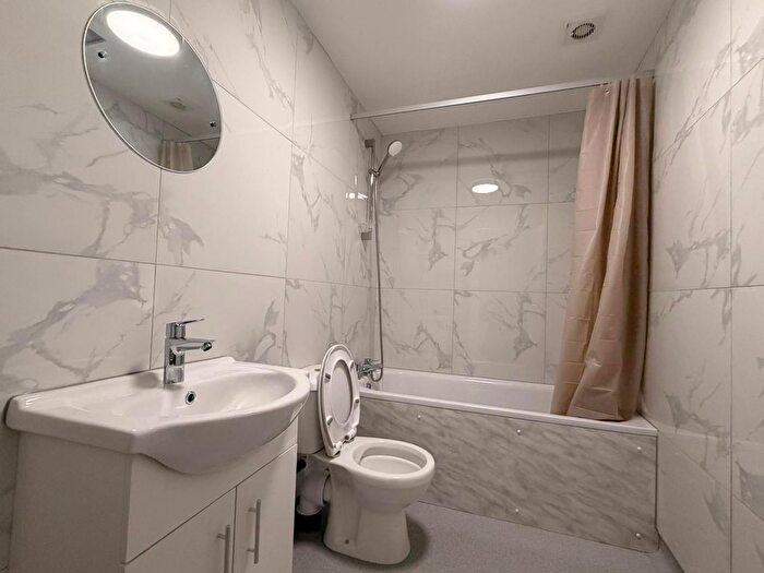 1 Bedroom Terraced House To Rent In Courtland Avenue, Cranbrook, Ilford, IG1