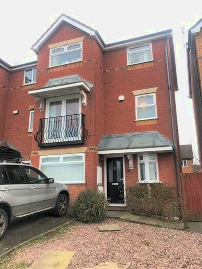 4 Bedroom Semi-Detached House To Rent In Lockfields View, Liverpool, L3