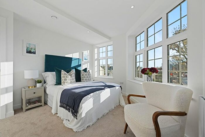 2 Bedroom Flat To Rent In Northfield Avenue, Ealing, W13