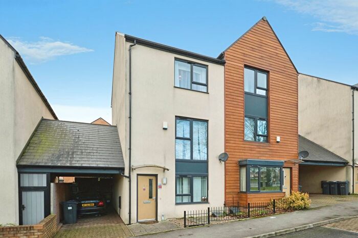 5 Bedroom Semi Detached House For Sale In William Way, Birmingham, B19