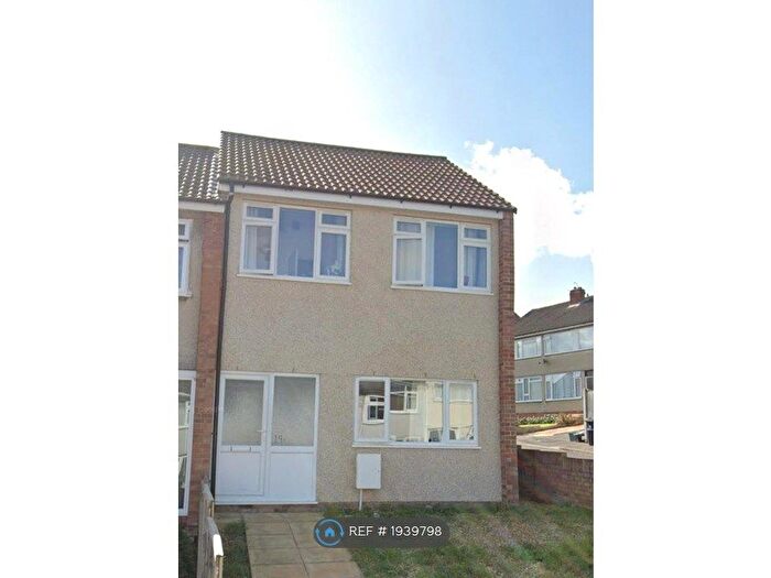 4 Bedroom Semi-Detached House To Rent In Hilltop Gardens, St. George, Bristol, BS5