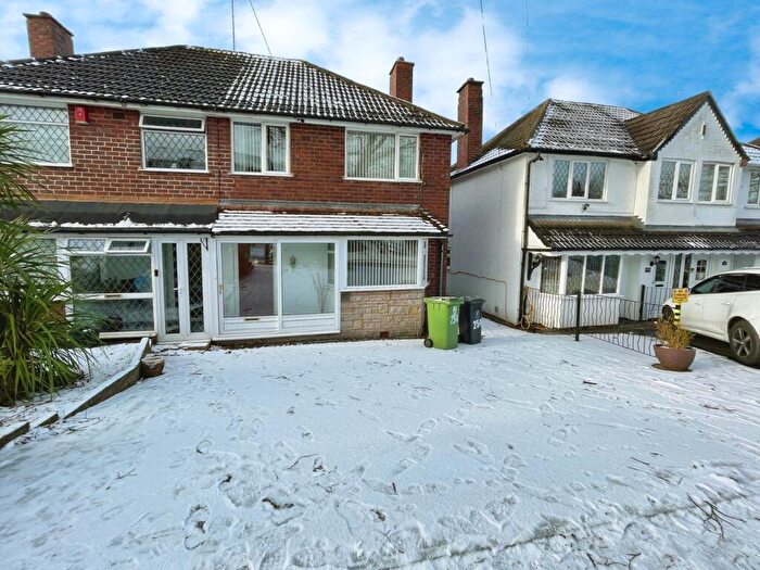 3 Bedroom Semi Detached House For Sale In Tyndale Crescent, Birmingham, B43