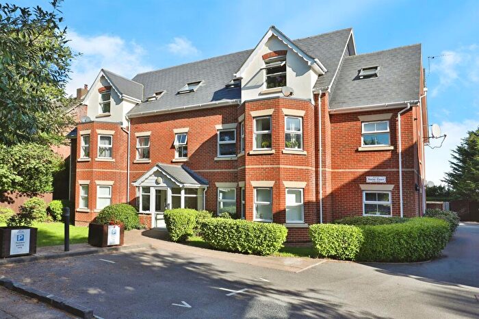 2 Bedroom Flat For Sale In Alton Road, Bournemouth, BH10